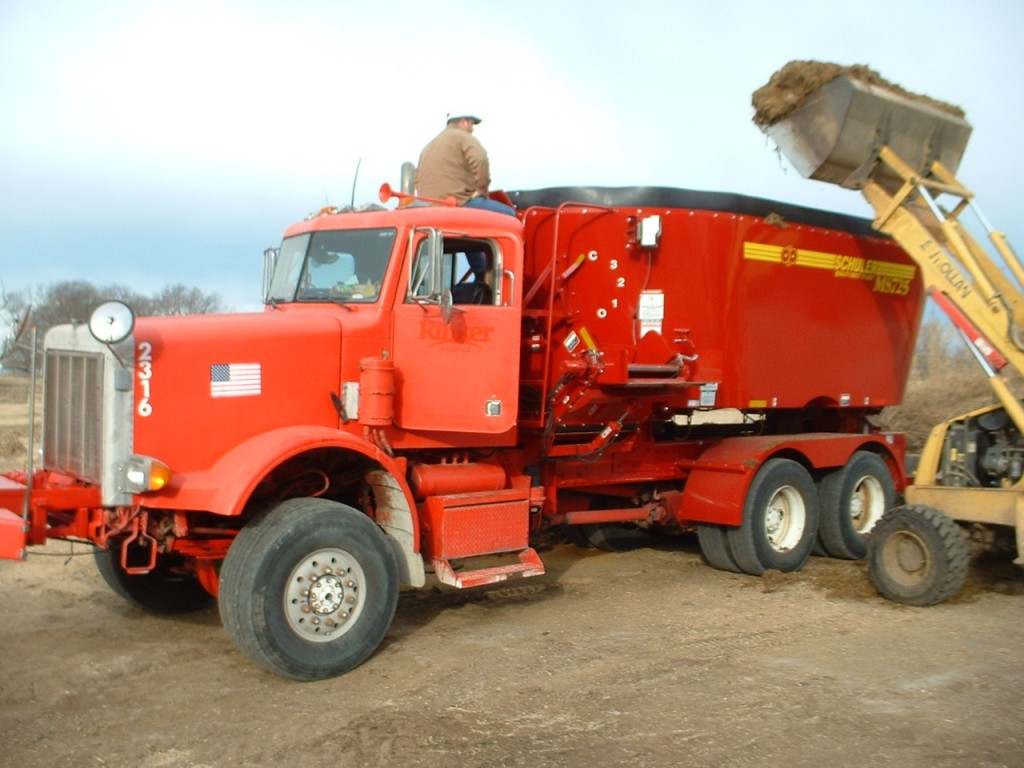 truck mounted feed mixers