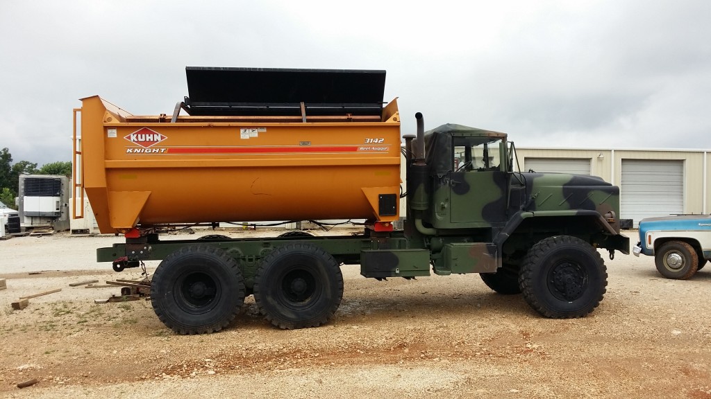 Kuhn knight feed box ⋆